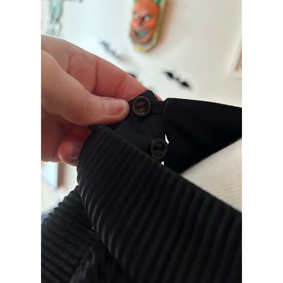 Luxe Pleated Satin Finish – Black Elegant Mock Neck Women’s, Size 10 - Picture 4 of 8